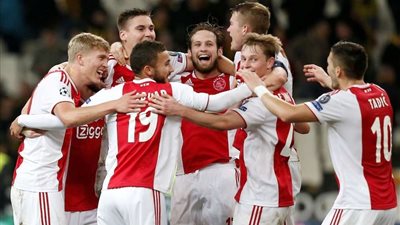 أيكس يتقدم على الملكي بثنائية نظيفة بالشوط الأول