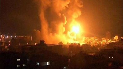 طائرات الاحتلال تشن غارات على غزة ردا على إطلاق بالونات حارقة