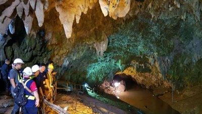 إخراج 6 أطفال من الكهف المحتجزين فيه في تايلاند