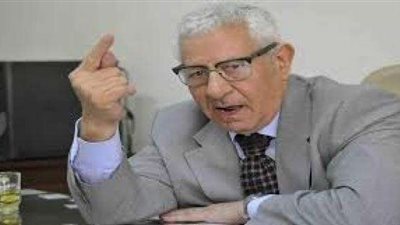 النيابة توافق على إرجاء التحقيق مع مكرم محمد أحمد للأربعاء المقبل