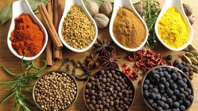 من درج مطبخك.. 5 توابل لعلاج مشاكل الجهاز الهضمي