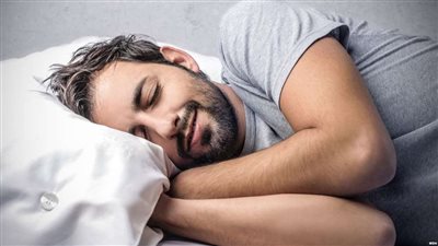 خد كفايتك.. قلة النوم تسبب السمنة والنوبات القلبية