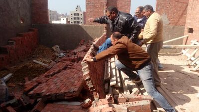 بعد إنهيارعقار.. إزالة دور مخالف في الدقهلية