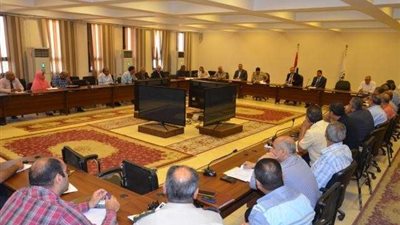 محافظ بني سويف يوجه بتكشيل لجان لمراجعة إجراءات سلامة المباني الحكومية