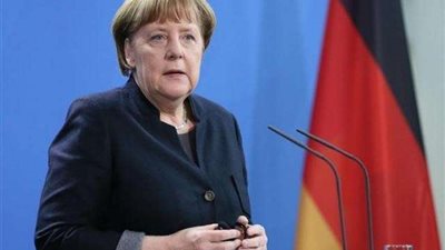 ميركل: ألمانيا لاتقبل الوصاية الدولية على قراراتها