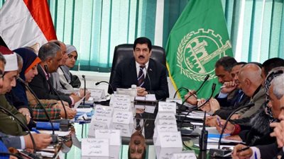 محافظ القليوبية يناقش استعدادات انطلاق حملات تنظيم الأسرة