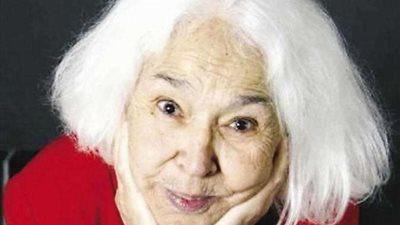 ابنة الكاتبة نوال السعداوي تكذب شائعة وفاة والدتها