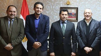 أشرف صبحي يعقد جلسة مع محمد فضل لمناقشة آخر الاستعدادات لأمم إفريقيا