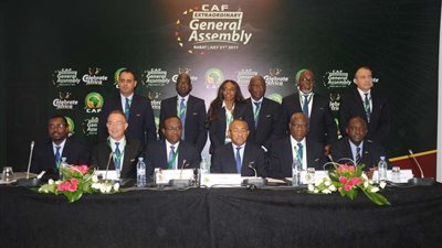 الكاف ينشر تفاصيل اجتماع ممثليه مع اللجنة المنظمة لكأس الأمم الإفريقية