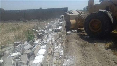 إزالة 7 حالات تعد على الأراضي الزراعية بالفيوم (صور)