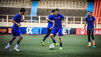 لاسارتي يجتمع بالجهاز المعاون خلال مران الفريق بالكونغو