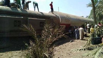 خروج قطار عن القضبان في محطة المرازيق بالبدرشين (صور)