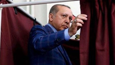 أردوغان يمكن أنصار حزبه الإخواني ويعتبر نفسه واصيًا على الشعب