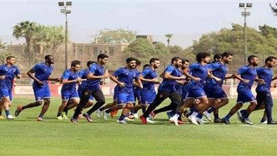 كارتيرون يستبعد 10 لاعبين من معسكر برج العرب