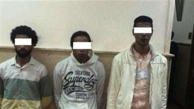 تصوير موظف عاريًا أمام محل سكنه لخلافات مالية