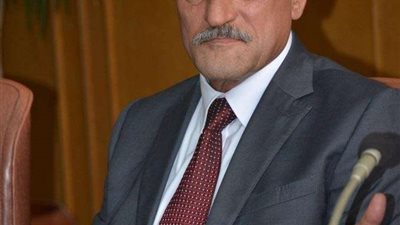 محافظ الإسماعيلية يشكل لجنة فنية لتحديد موقف برج سكنى مائل