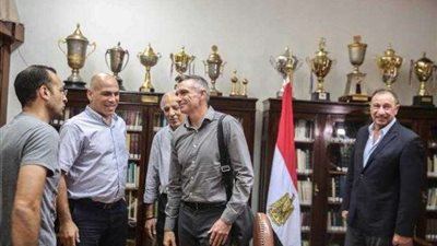 «كارتيرون» مُنزعج من معدل أعمار لاعبي الأهلي..والخطيب يبدأ التحرك