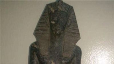 ضبط مشرف نشاط وعامل بمدرسة بحوزتهما ”تمثال فرعوني”