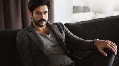 بمناسبة ذكرى زواجه..بوراك أوزجيفيت يشتري سيارتين بـ 700 ألف ليرة تركية