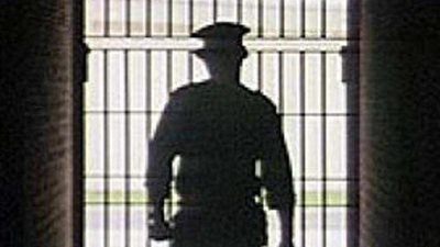 خبير قانوني يكشف عقوبة انتحال صفة ضباط شرطة