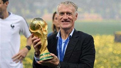 بعد تتويجه بالمونديال لاعبًا ومدربًا..ديشامب يدخل قائمة العظماء