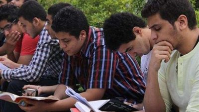 متظلمو الثانوية العامة يطلعون على كراسات إجاباتهم