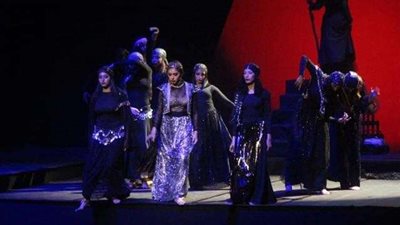 انطلاق العرض المسرحي «أرض لا تنبت الزهور» بدار الأوبرا (صور)