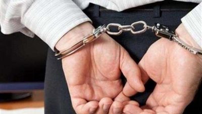 القبض على صاحب بقالة بحوزته 835 سلعة غذائية منتهية الصلاحية بالإسكندرية