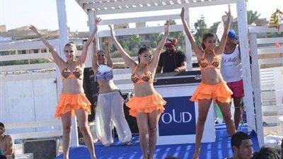 «فيكتوريا» تشعل الأجواء بحفل «white beach marina 5» (صور)