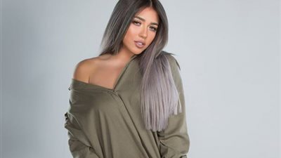 سارة سلامة تثير الجدل حول حملها