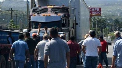 زيادة أسعار الوقود تدفع السائقين بهندوراس إلى الإضراب.. (صور)