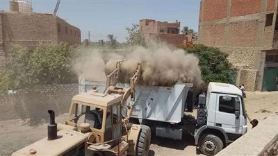 تواصل حملات النظافة وصيانة الطرق بمركز طامية بالفيوم