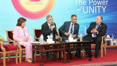 «الأطباء العرب» يشارك في إعداد برامج تدريبية بمجال مكافحة السرطان