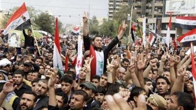 بالصور.. أهالي المسيب يقطعون طريق كربلاء في بغداد