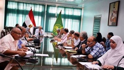 محافظ القليوبية يشدد علي عدم حرمان المواطنين من السير الآمن بالشوارع