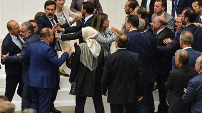 أردوغان وأتباعة عنوان البلطجة والغطرسة بالبرلمان التركي (صور)