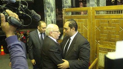 بالصور.. عزاء والدة عضو اتحاد الكرة خالد لطيف بمسجد عمر مكرم