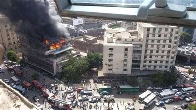 الحمايه المدنية تواصل السيطرة علي حريق نقابة التجاريين برمسيس