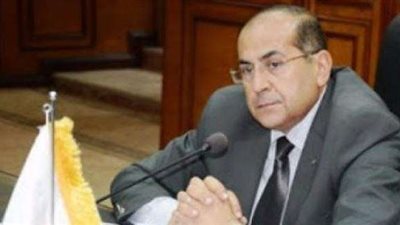 تنفيذ أعمال طبقة الأساس لبعض الشوارع بمركز طما تمهيدا للرصف