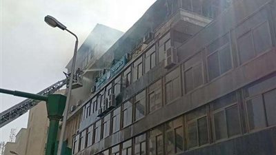 8 صور من إخماد حريق نقابة التجاريين