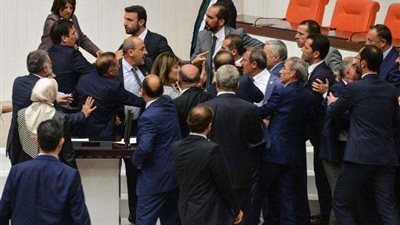 استمرارًا للغطرسة.. أنقرة تصدر قانونًا جديدًا يعزز الاعتقال