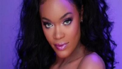 شبيهة «ريهانا» تثير الجدل على «انستجرام»