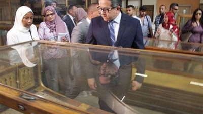 «العناني» يتفقد أعمال تطوير سيناريو العرض للمتحف المصري بالتحرير