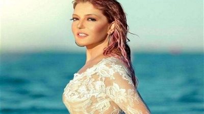 بالصور.. إطلالة مثيرة للجدل لسميرة سعيد في البوستر الدعائي لـ”سوبر مان”