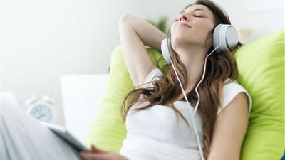 إحذر.. سماعات الأذن تصيبك بهذا المرض الخطير