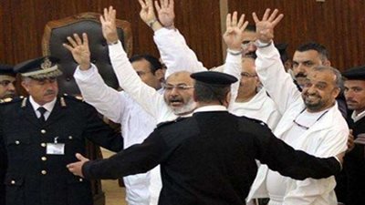 بالأسماء.. تفاصيل الحكم على نجل مرسي وقيادات الإخوان بقضية فض رابعة