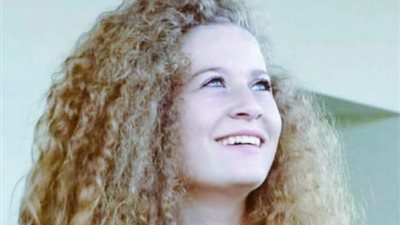 بعد 8 أشهر خلف القضبان الإسرائيلي.. عهد التميمي تتصدر «تويتر»