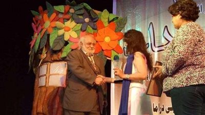 بالصور.. تكريم الشاعر شوقي حجاب على مسرح القاهرة للعرائس