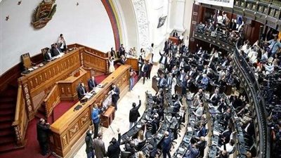 البرلمان الفنزويلي يعلن حالة الطوائرى ويغلق المدارس بسبب انقطاع الكهرباء