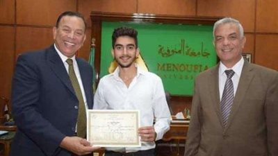 رئيس جامعة المنوفية يسلم شهادات إتمام  التدريب للطلاب العرب